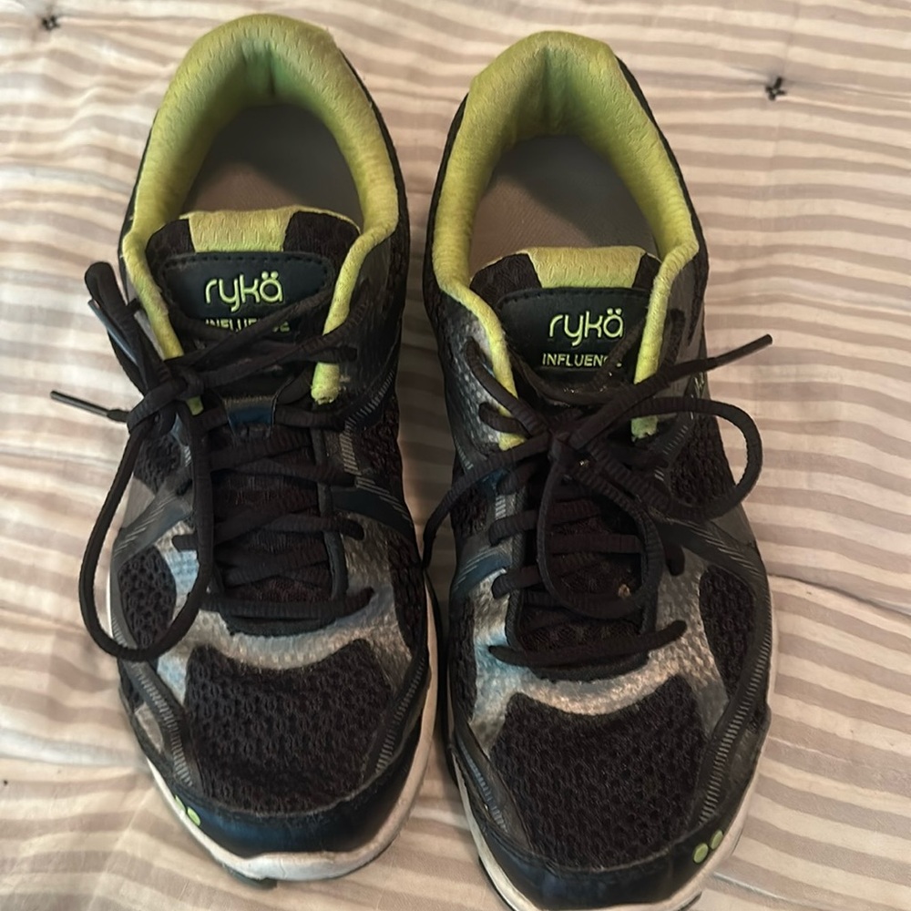 ryka tennis shoes